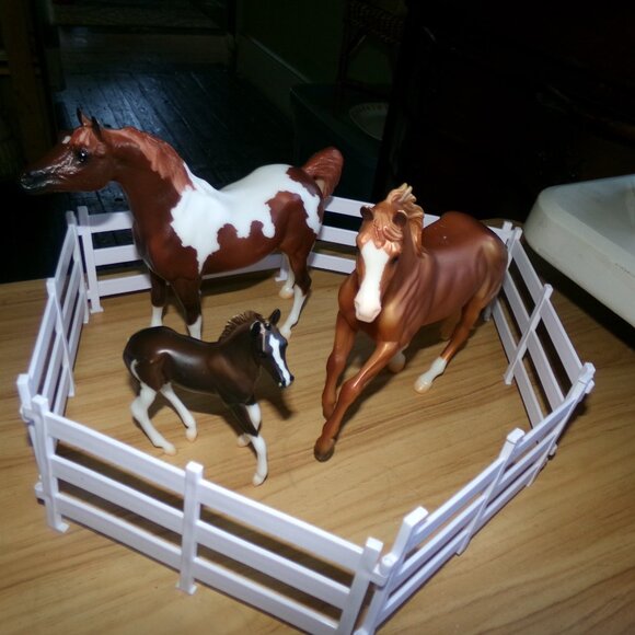 3 Breyer horses and fence. - Picture 1 of 3